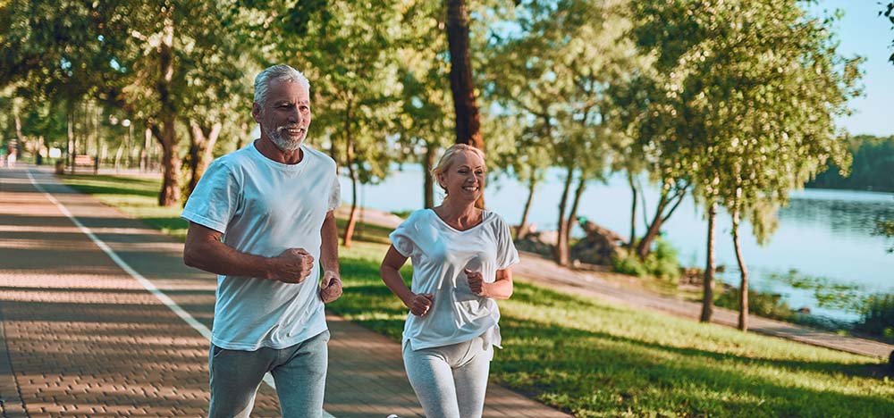 personnes âgées faisant des activités physiques