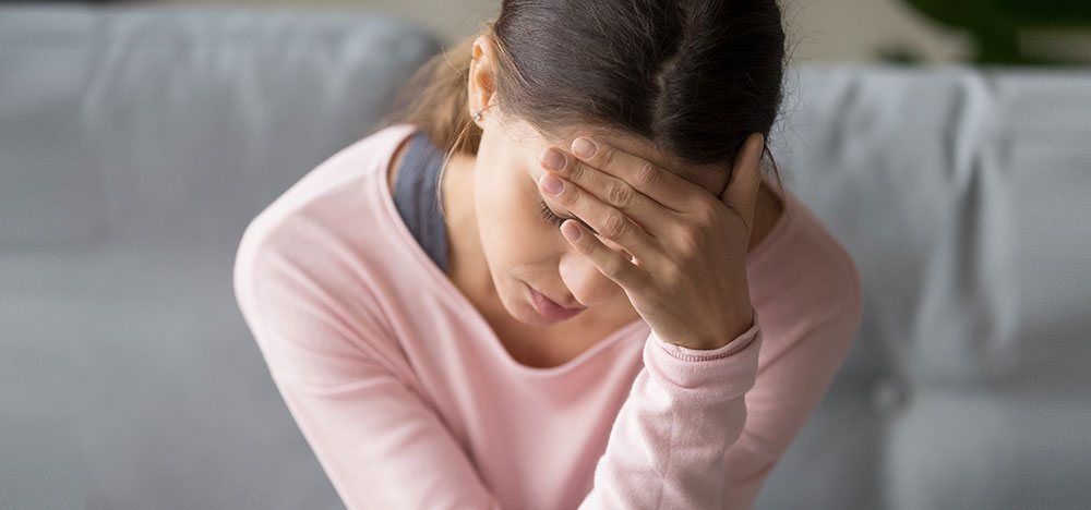 Une fille souffrant de douleurs liées au cancer